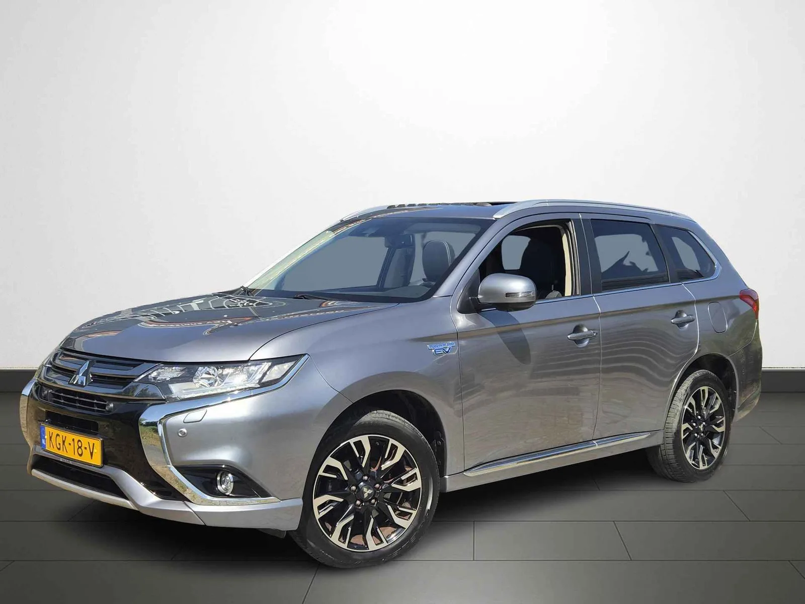 Mitsubishi Outlander (2017) — foto 1