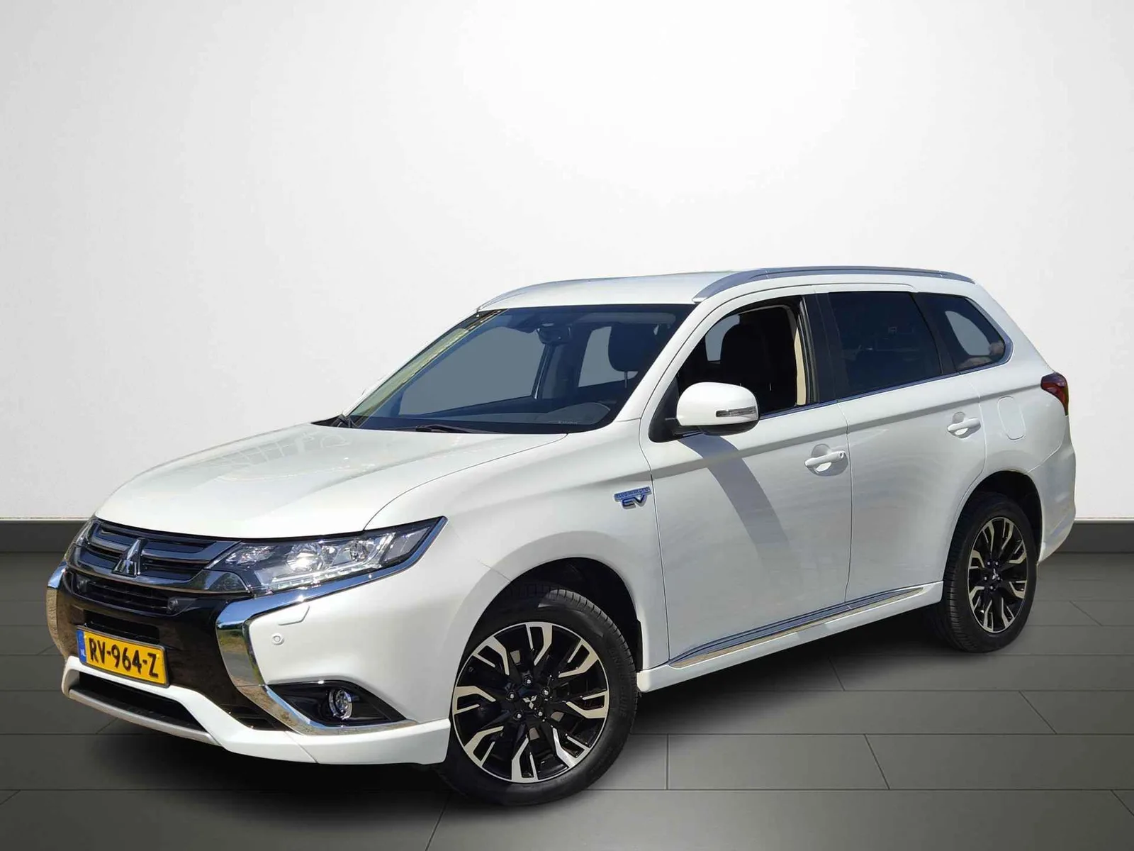 Mitsubishi Outlander (2018) — foto 1