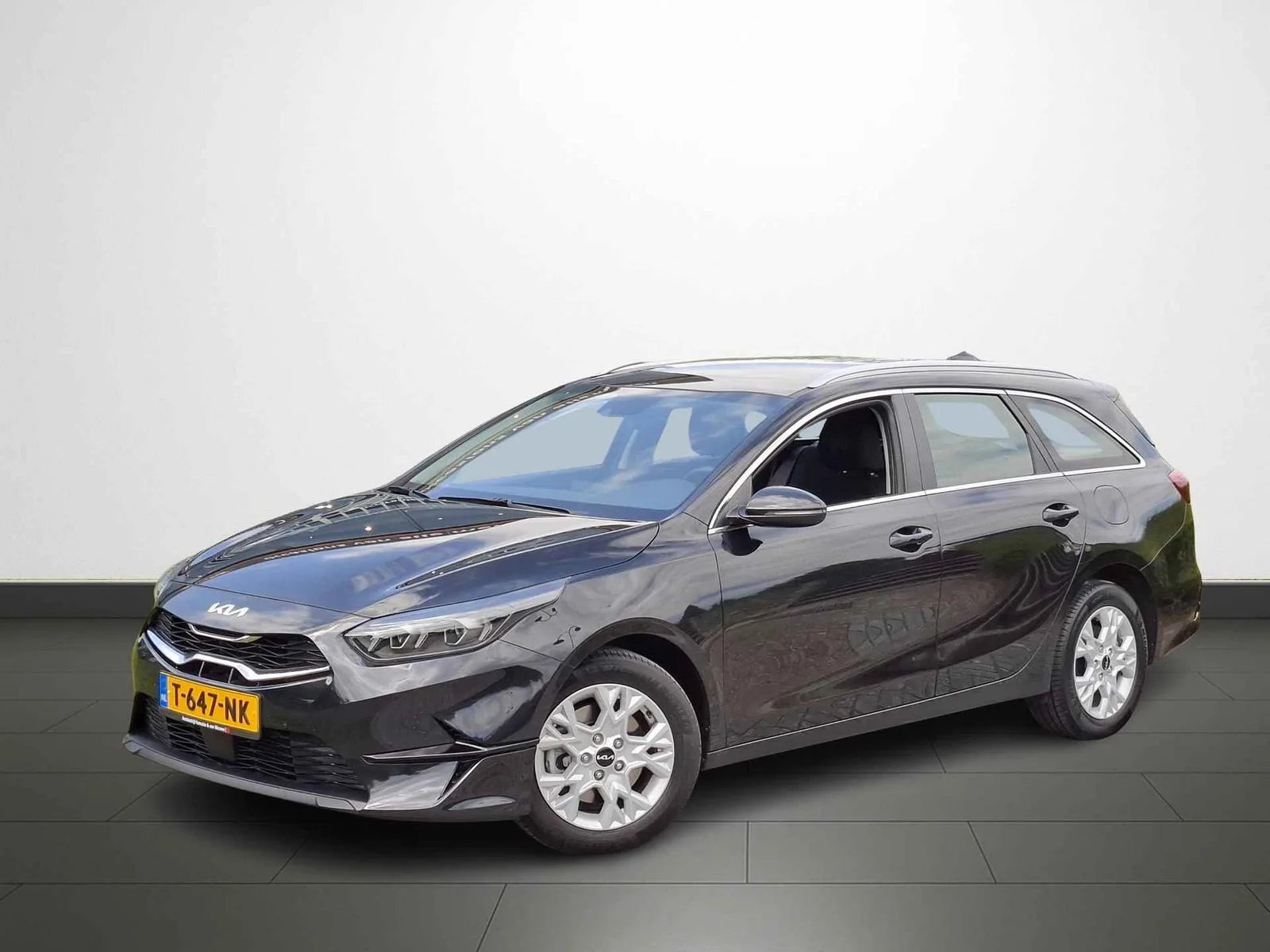 Kia Ceed (2023) — foto 1