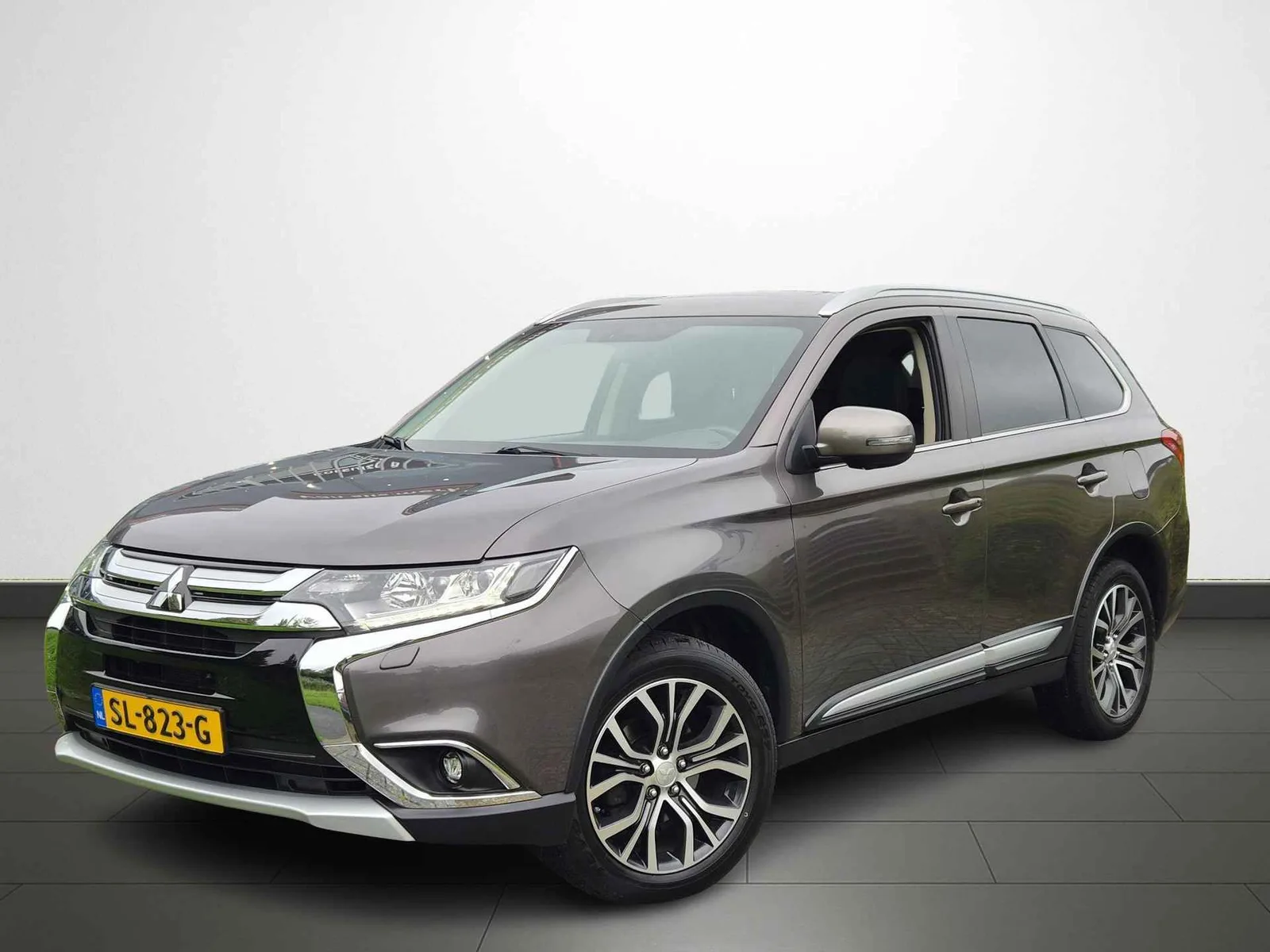 Mitsubishi Outlander (2018) — foto 1