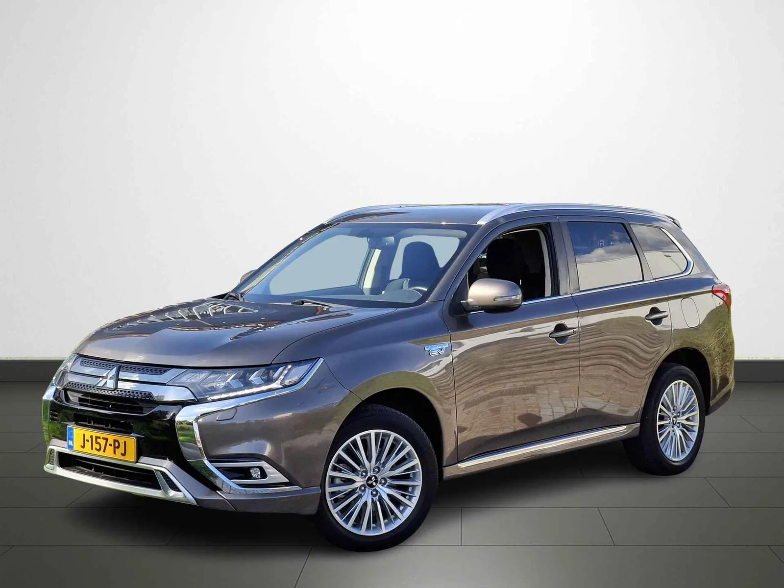 Mitsubishi Outlander (2020) — foto 1