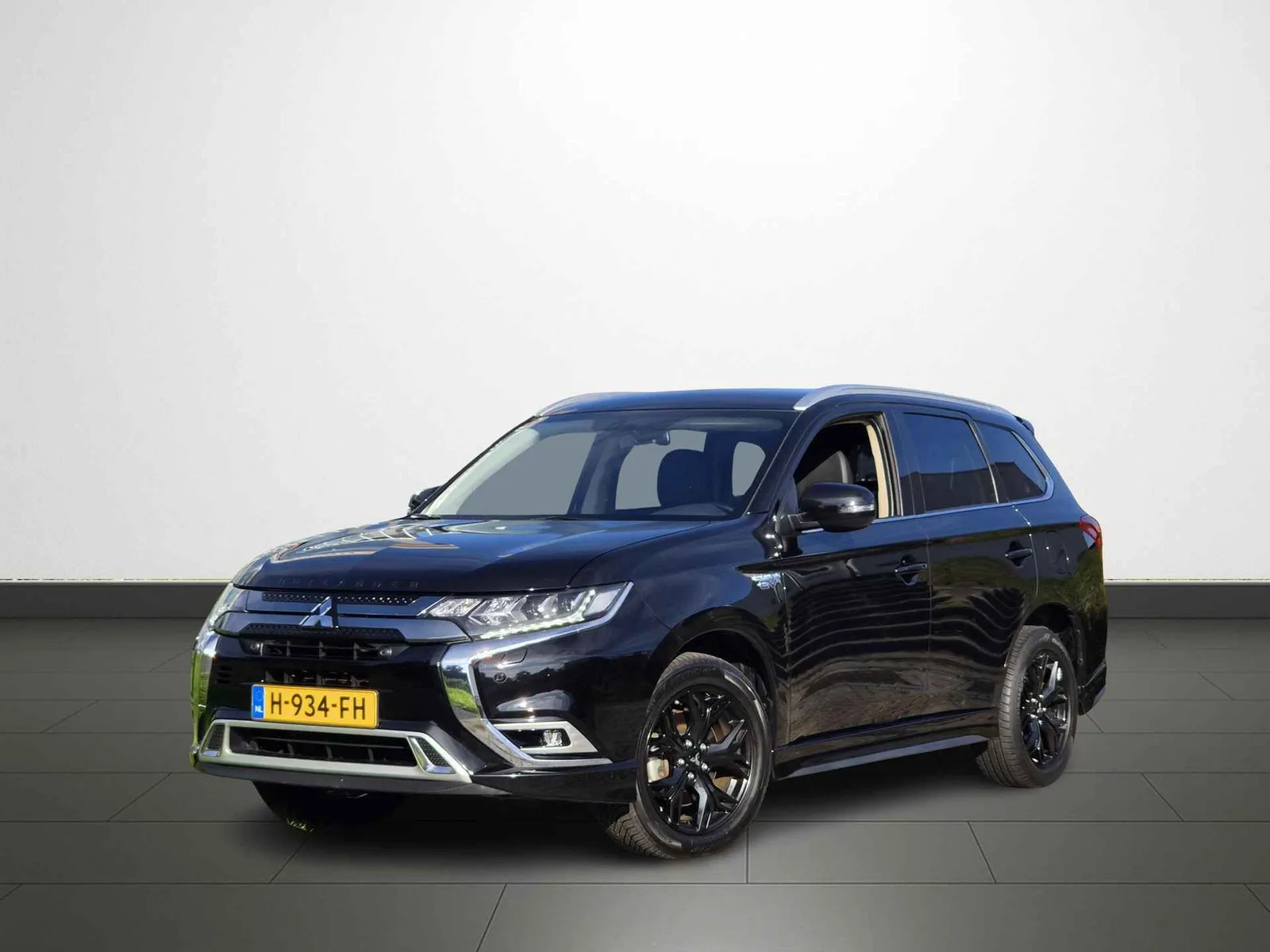 Mitsubishi Outlander (2020) — foto 1