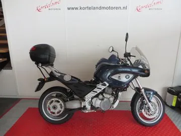BMW F (2002) — foto 1