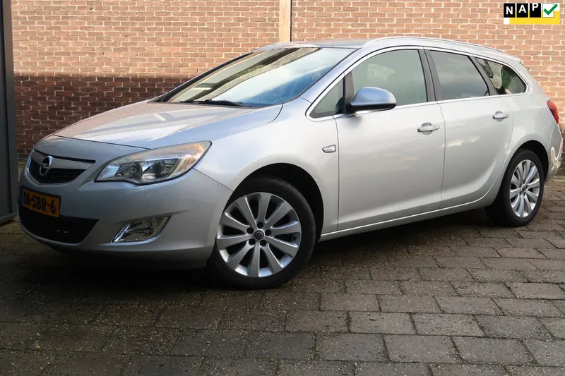 Opel Astra (2011)