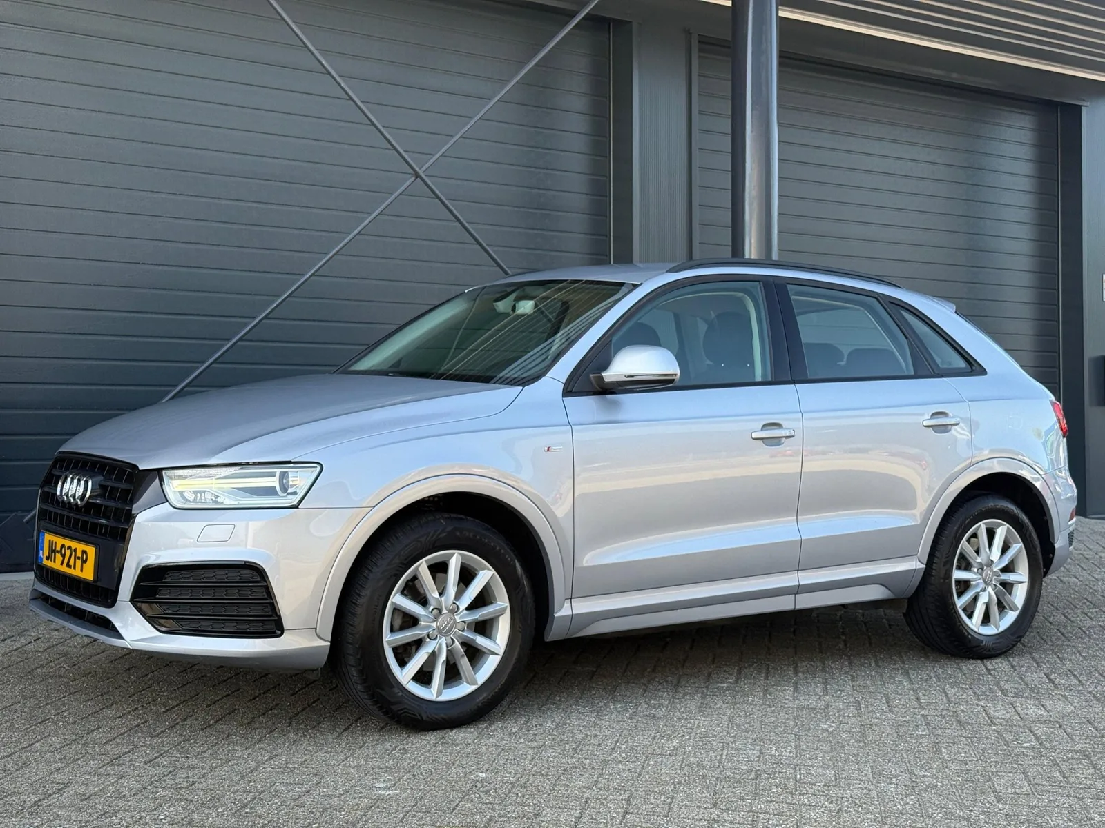 Audi Q3 (2016) — foto 1