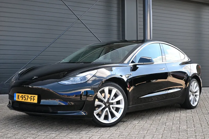 Tesla Model 3 (2020)