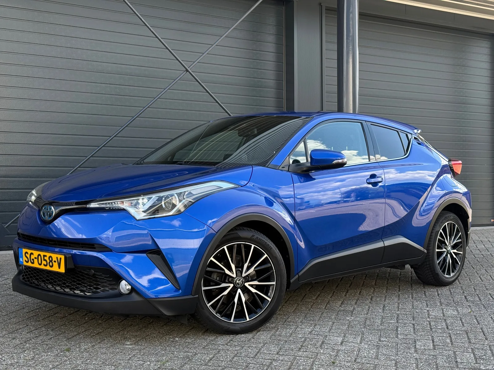 Toyota C-HR (2018) — foto 1