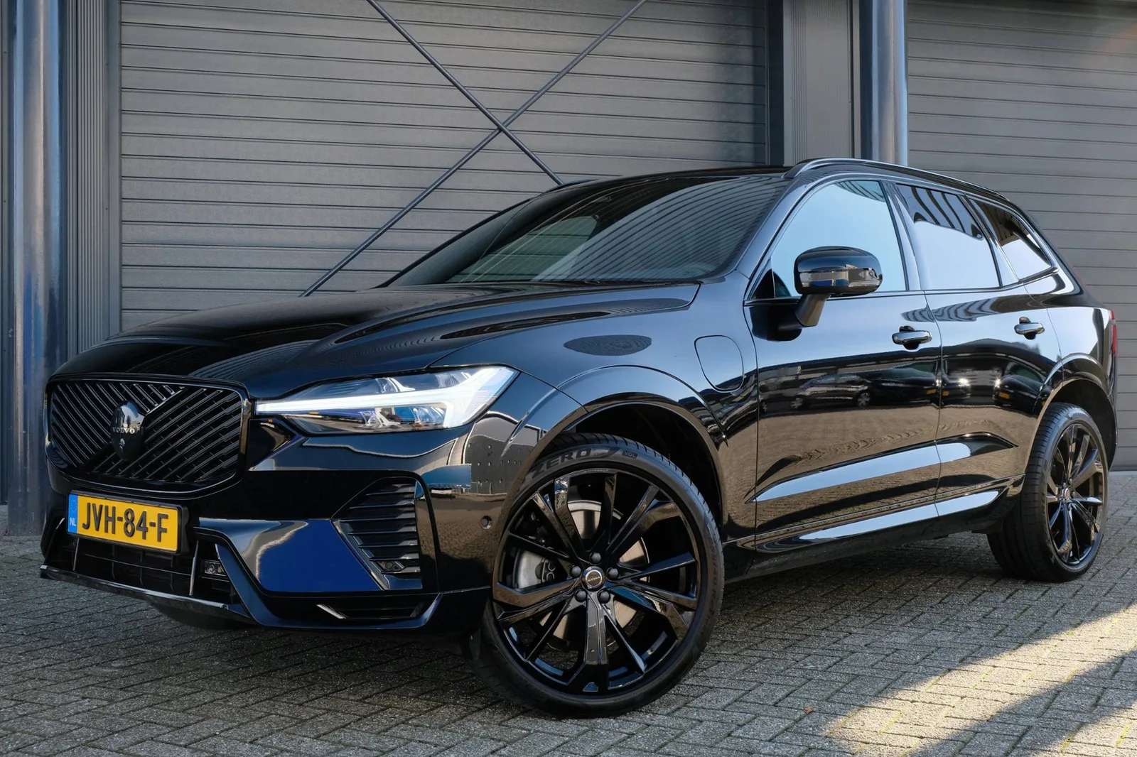 Volvo XC60 (2025) — foto 1