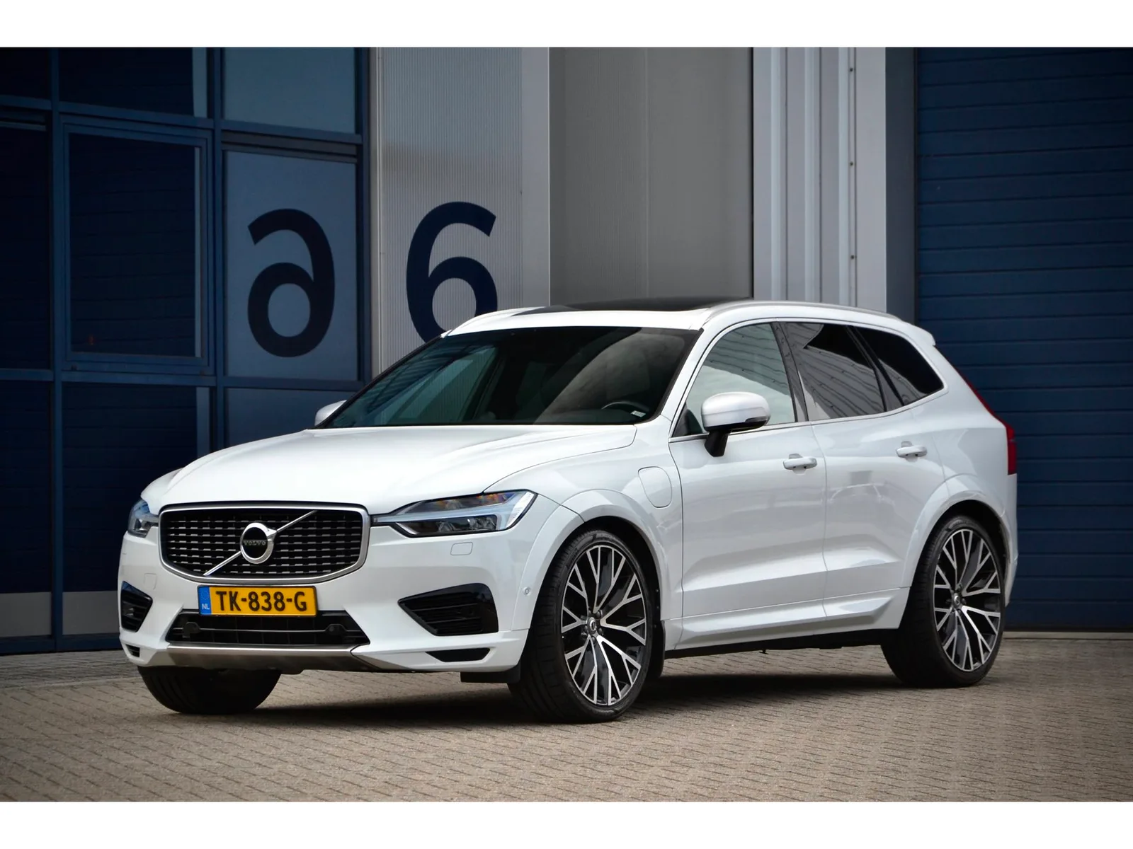 Volvo XC60 (2017) — foto 1