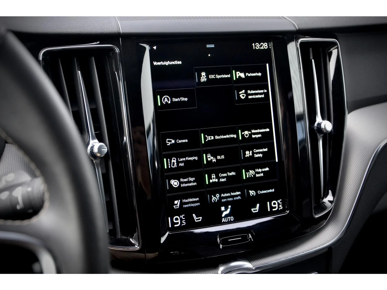 Volvo VolvoXC60 (2021) — foto 1