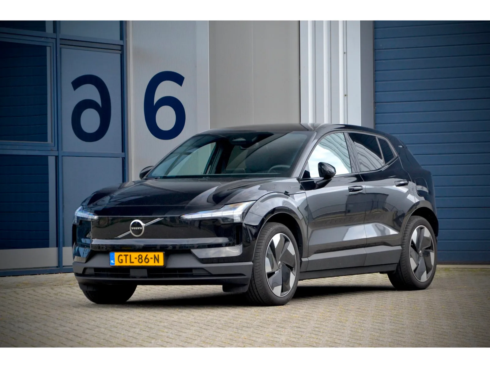Volvo VolvoEX30 (2024) — foto 1
