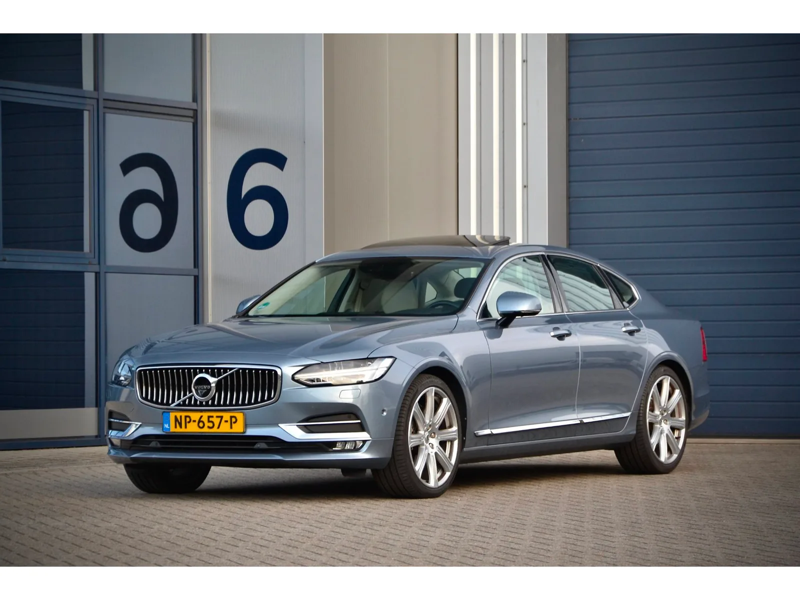 Volvo S90 (2017) — foto 1