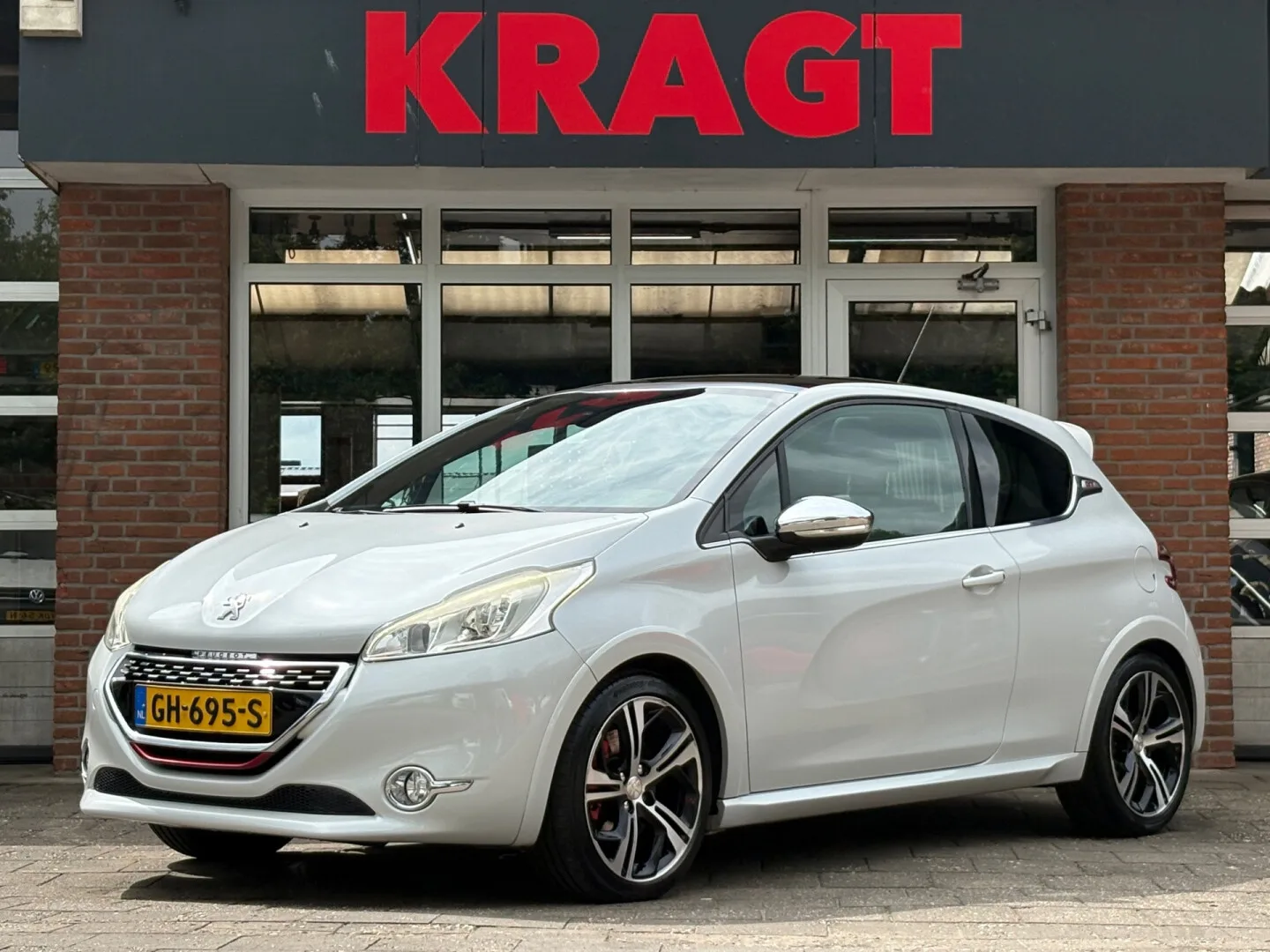 Peugeot 208 (2015) — foto 1