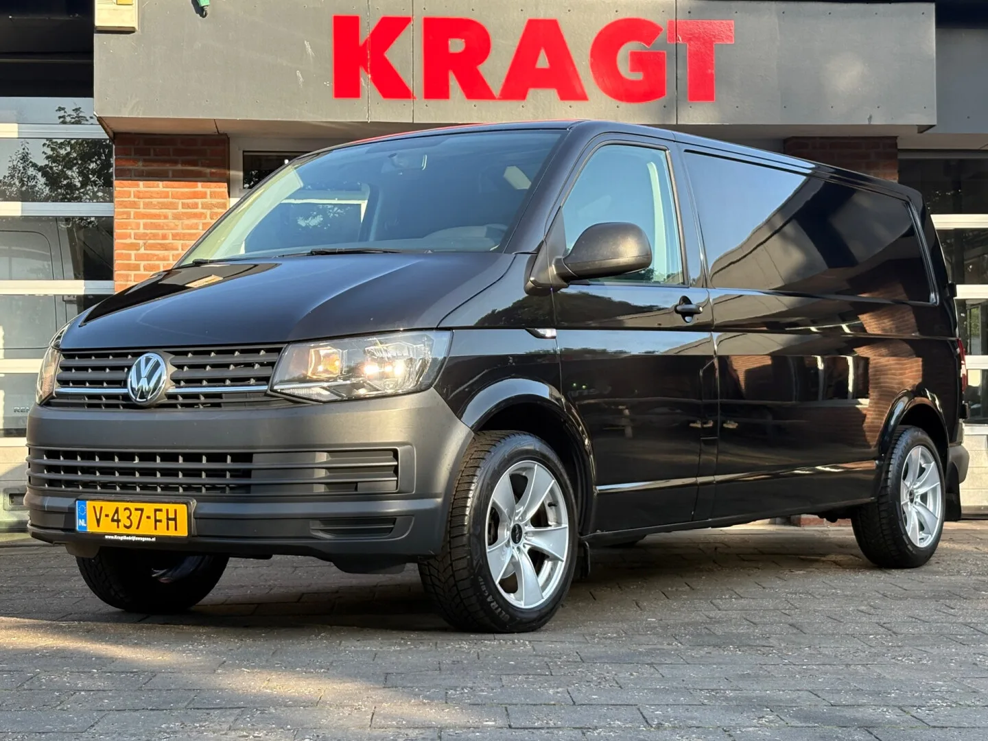 Volkswagen Transporter (2016) — foto 1