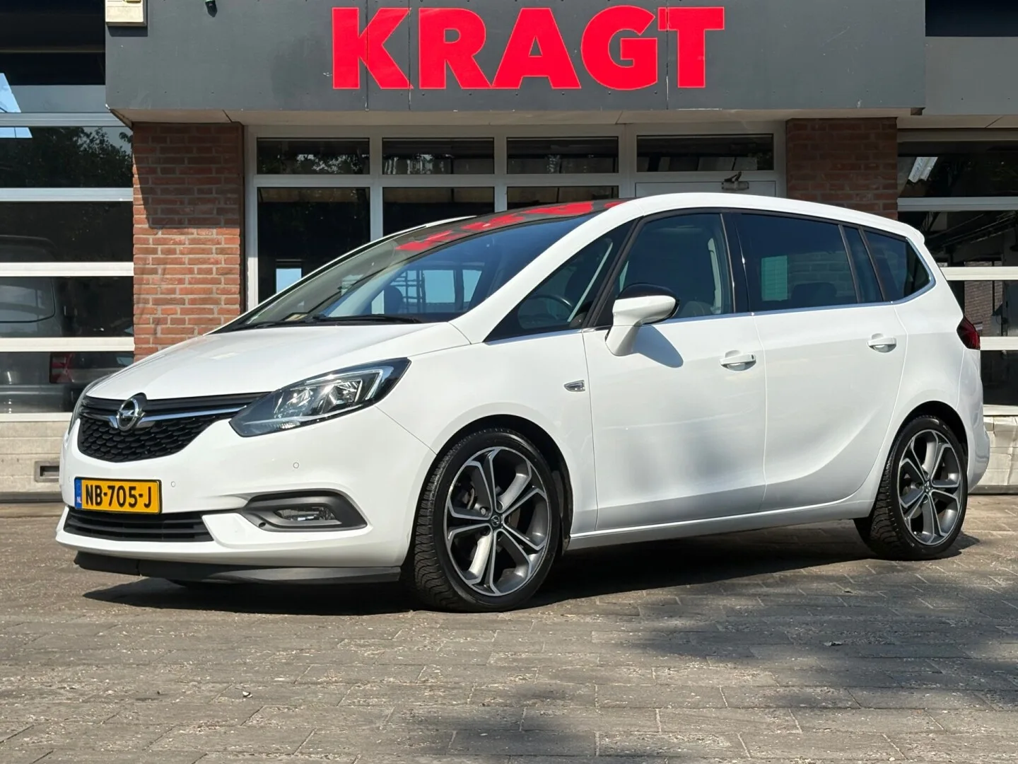 Opel Zafira (2017) — foto 1