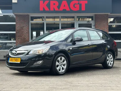 Opel Astra (2012) — foto 1