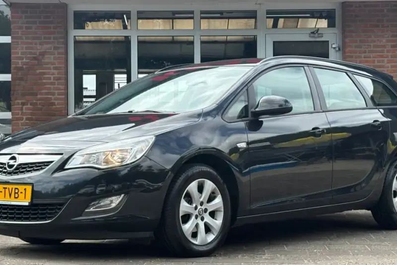 Opel Astra (2012)