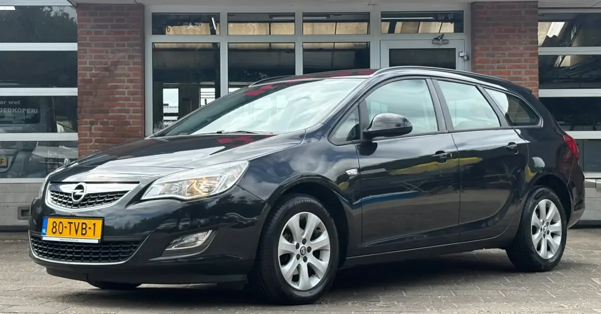 Opel Astra (2012) — foto 1