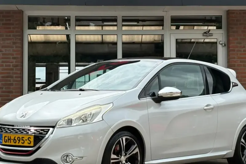 Peugeot 208 (2015)