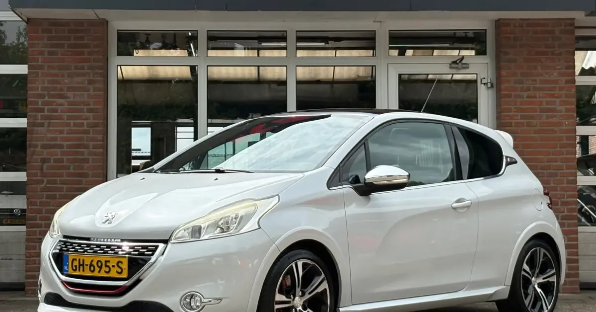 Peugeot 208 (2015) — foto 1