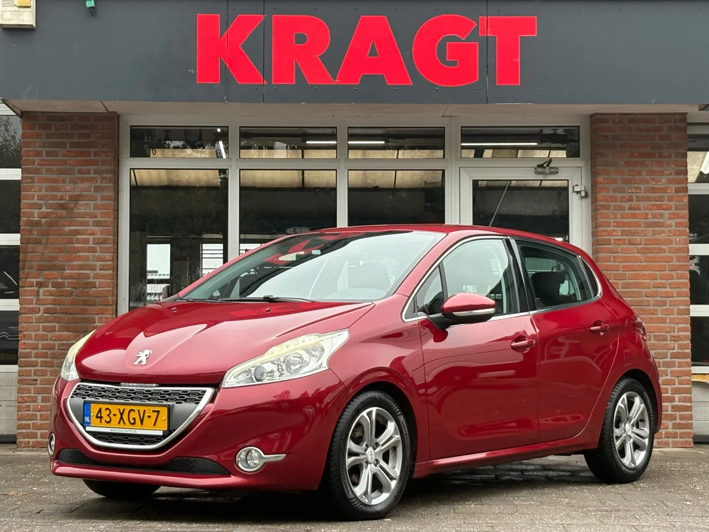 Peugeot 208 (2012) — foto 1