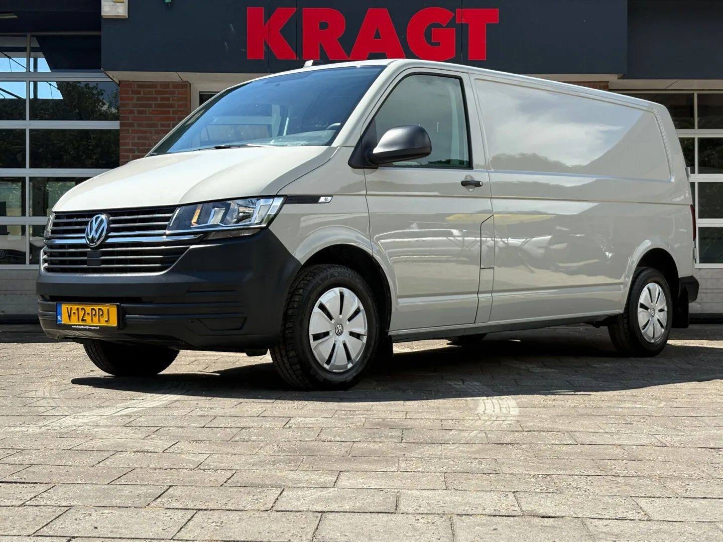 Volkswagen Transporter (2024) — foto 1