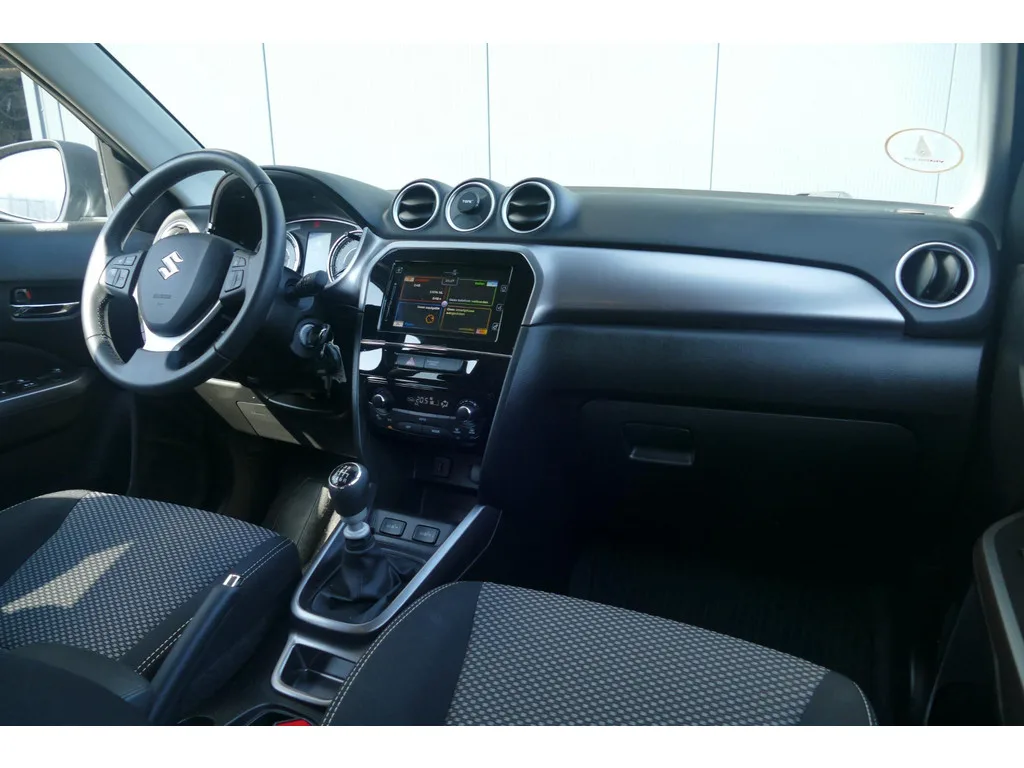 Suzuki Vitara (2023) — foto 1