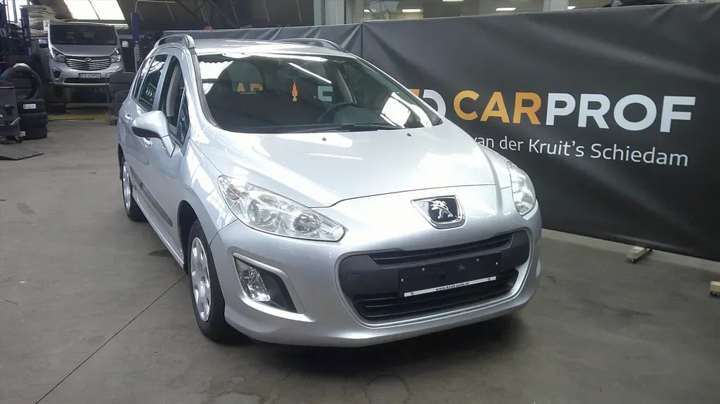 Peugeot 308 (2013) — foto 1
