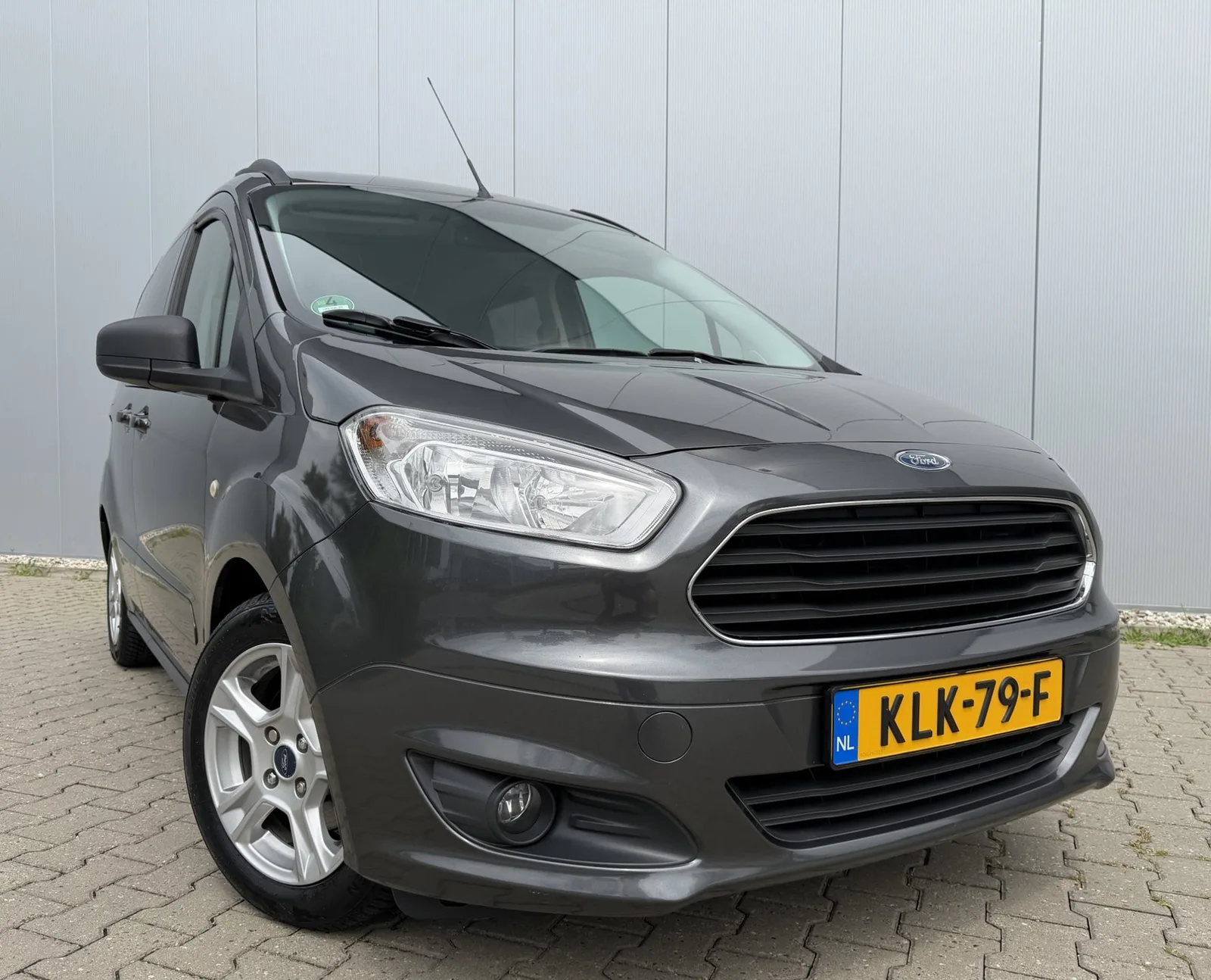 Ford Tourneo Courier (2016) — foto 1