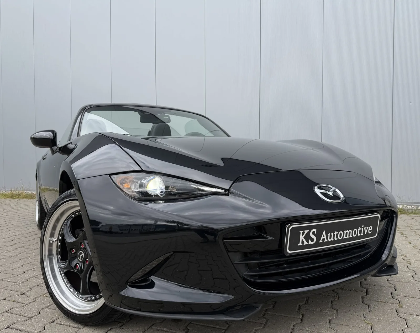 Mazda MX-5 (2016) — foto 1