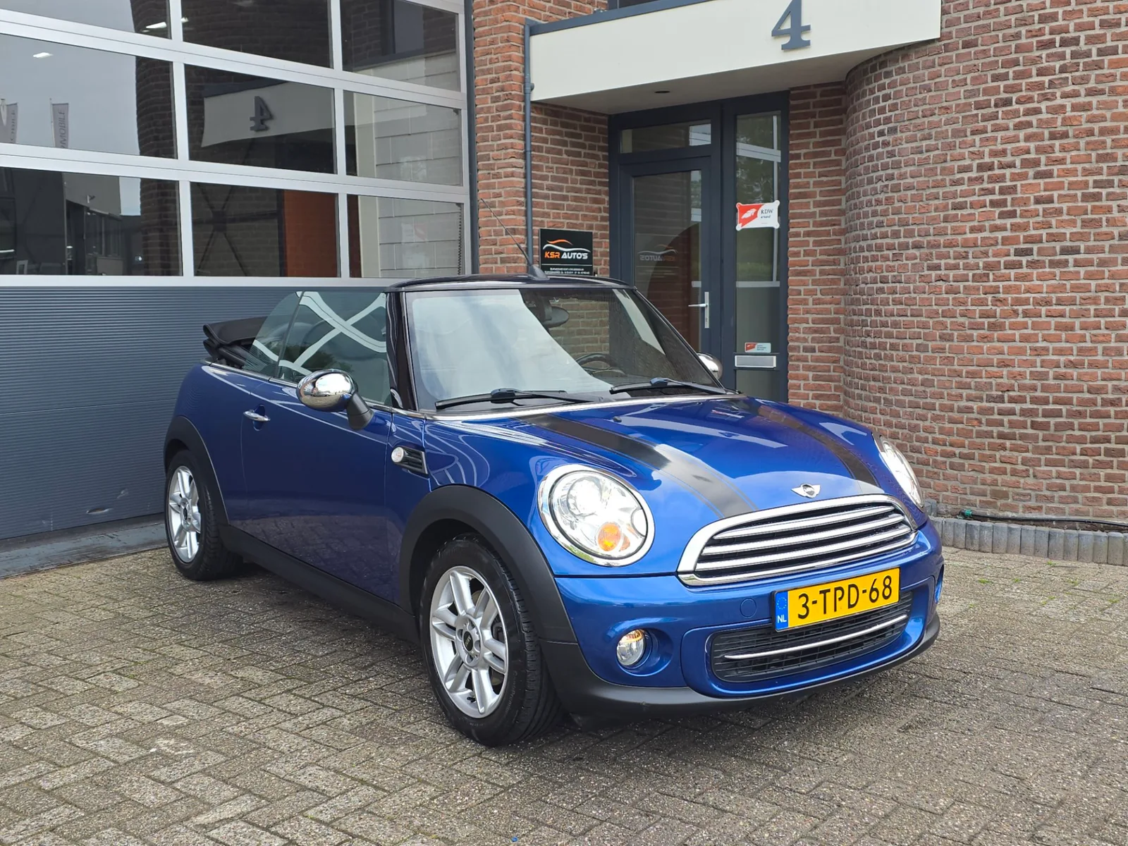 MINI Cabrio (2012) — foto 1