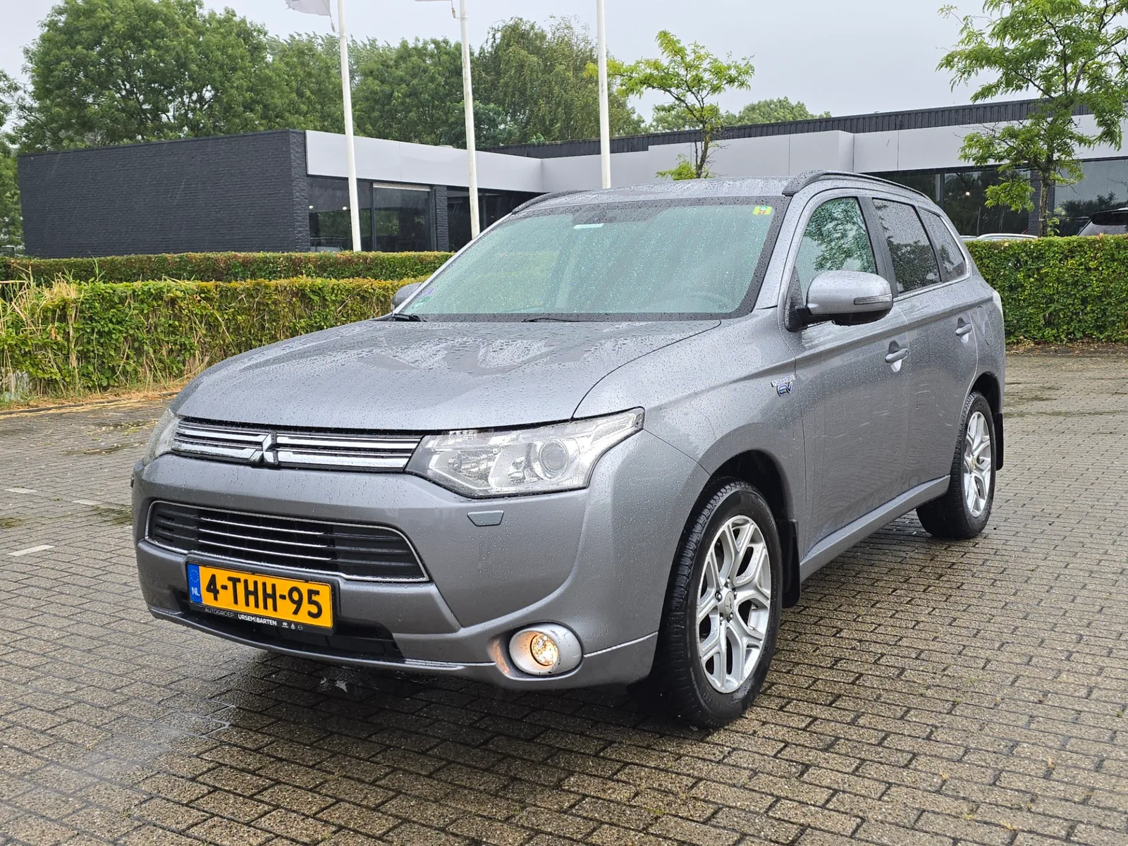 Mitsubishi Outlander (2014) — foto 1