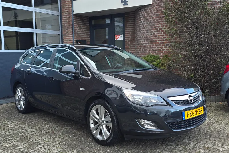 Opel Astra Sports Tourer (2013)