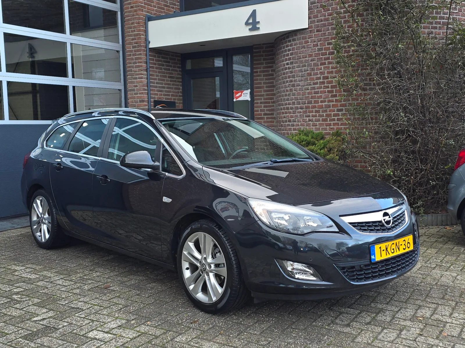 Opel Astra Sports Tourer (2013) — foto 1