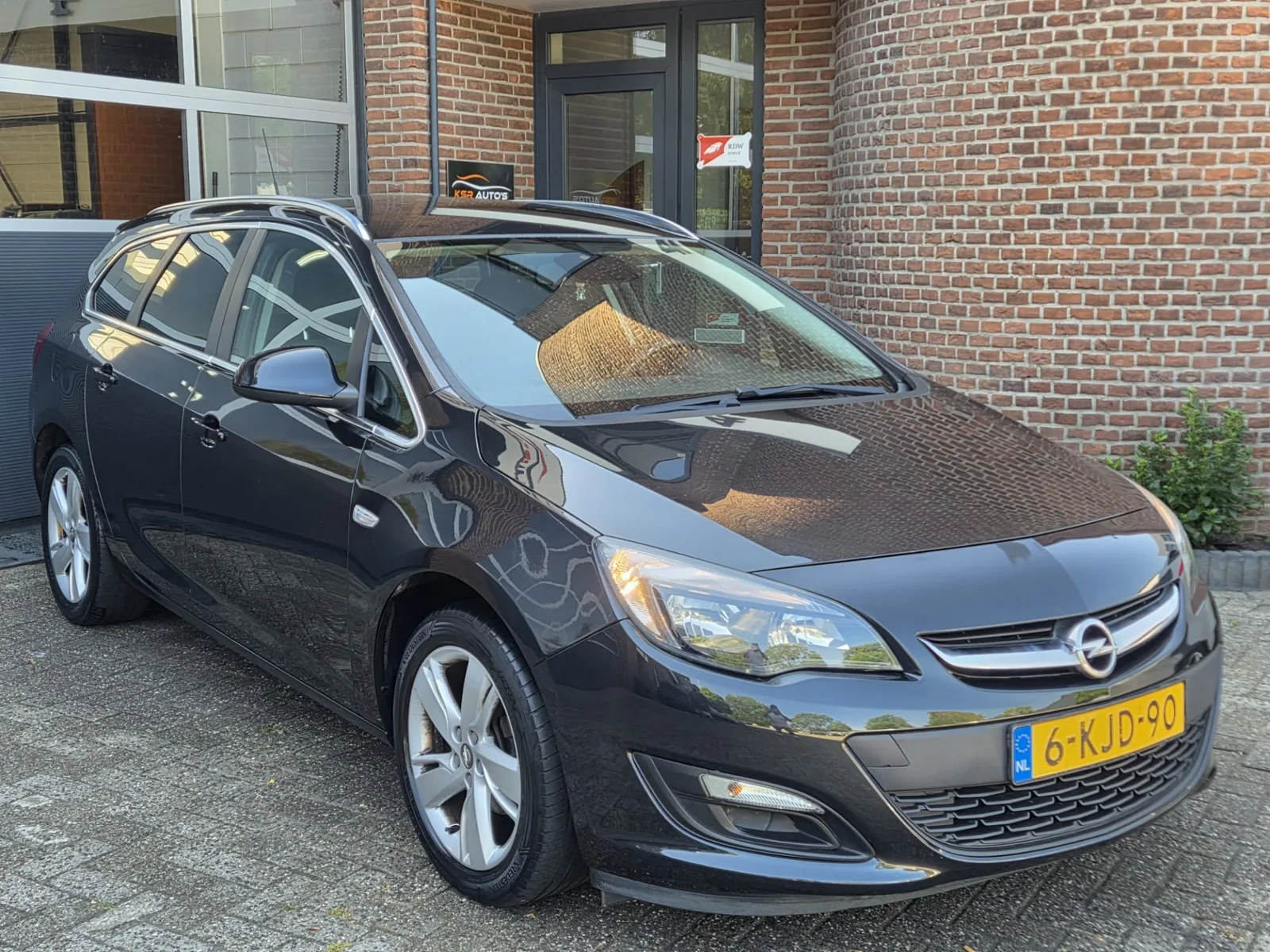 Opel Astra Sports Tourer (2013) — foto 1