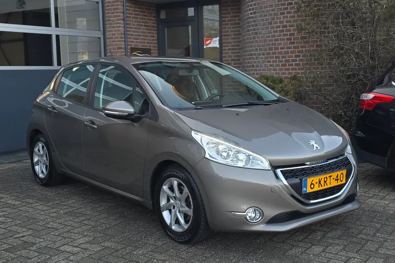 Peugeot 208 (2012)
