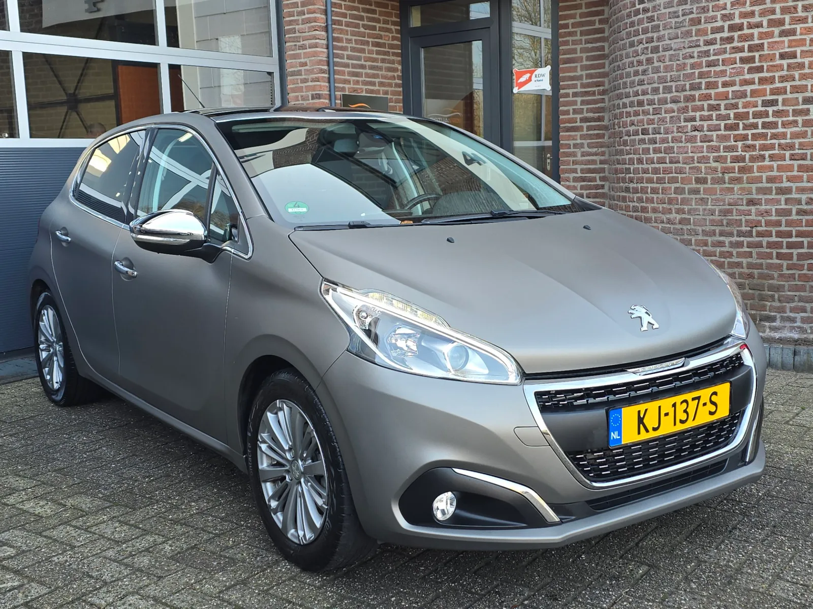 Peugeot 208 (2016) — foto 1
