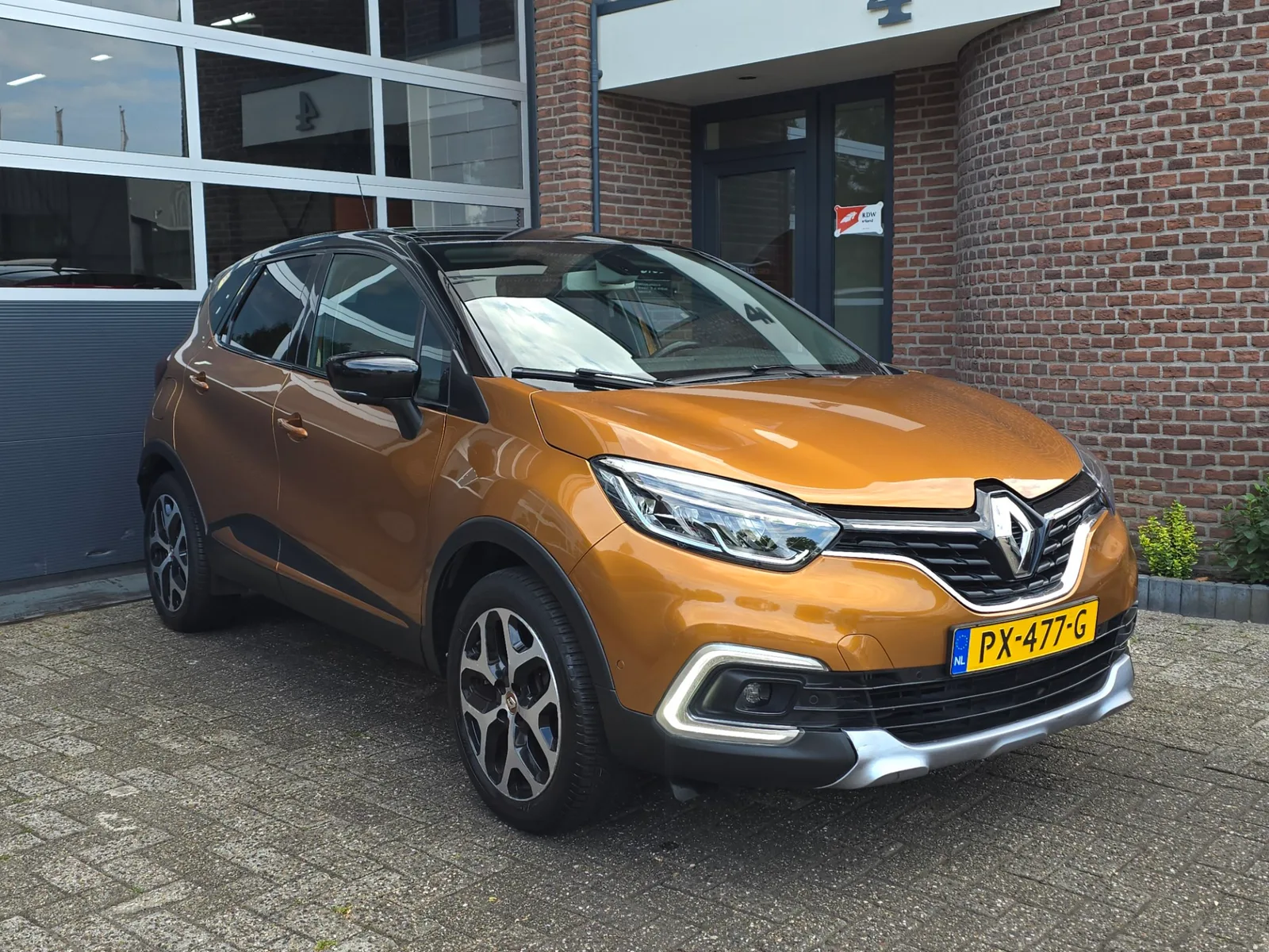 Renault Captur (2017) — foto 1