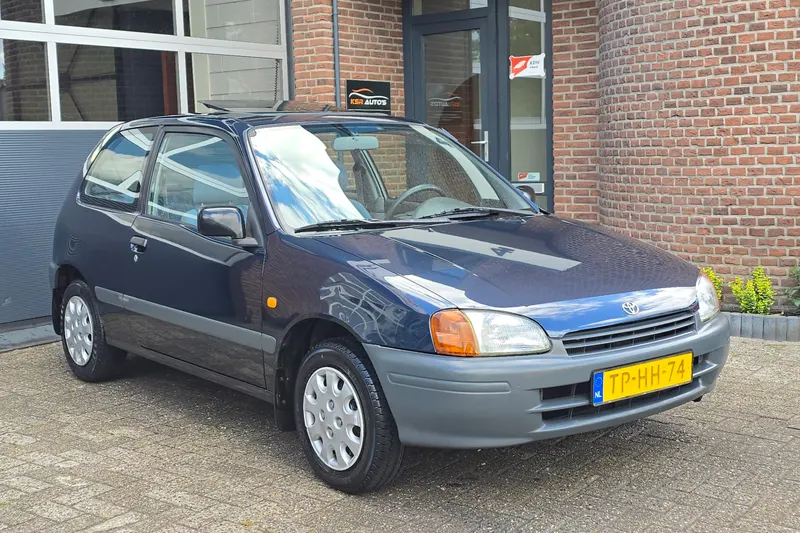 Toyota Starlet (1998)