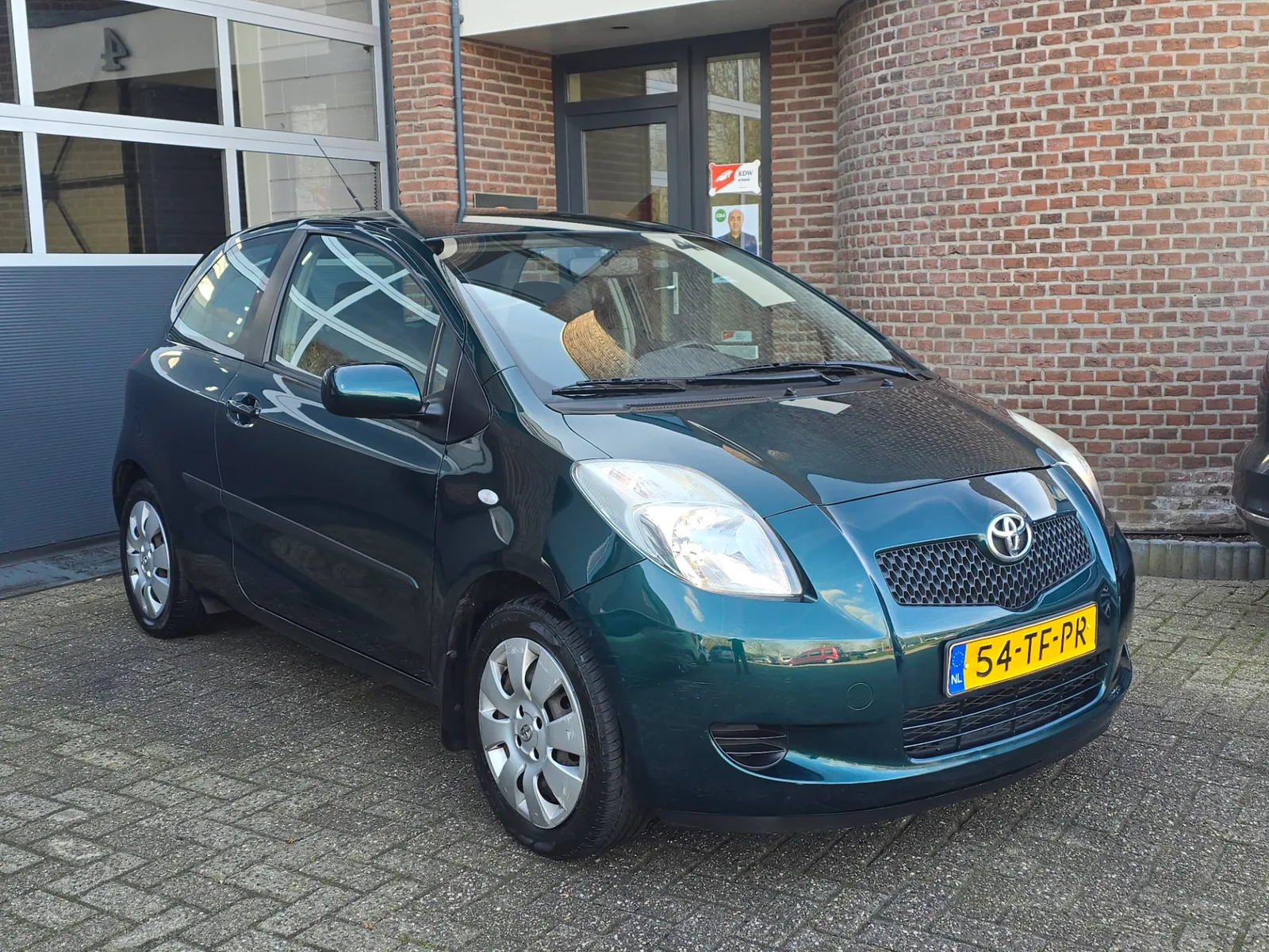 Toyota Yaris (2006) — foto 1