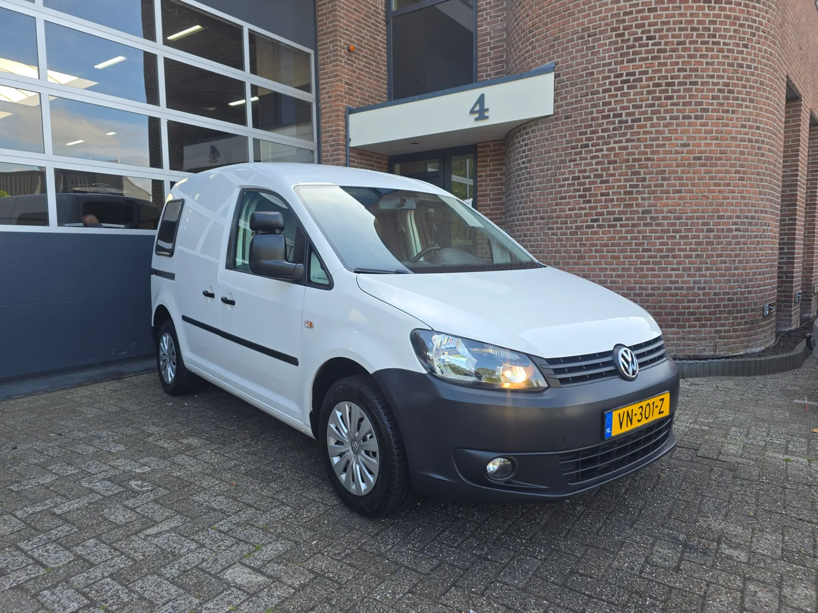 Volkswagen Caddy (2015) — foto 1