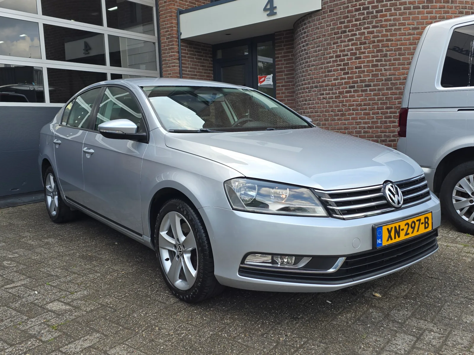 Volkswagen Passat (2011) — foto 1