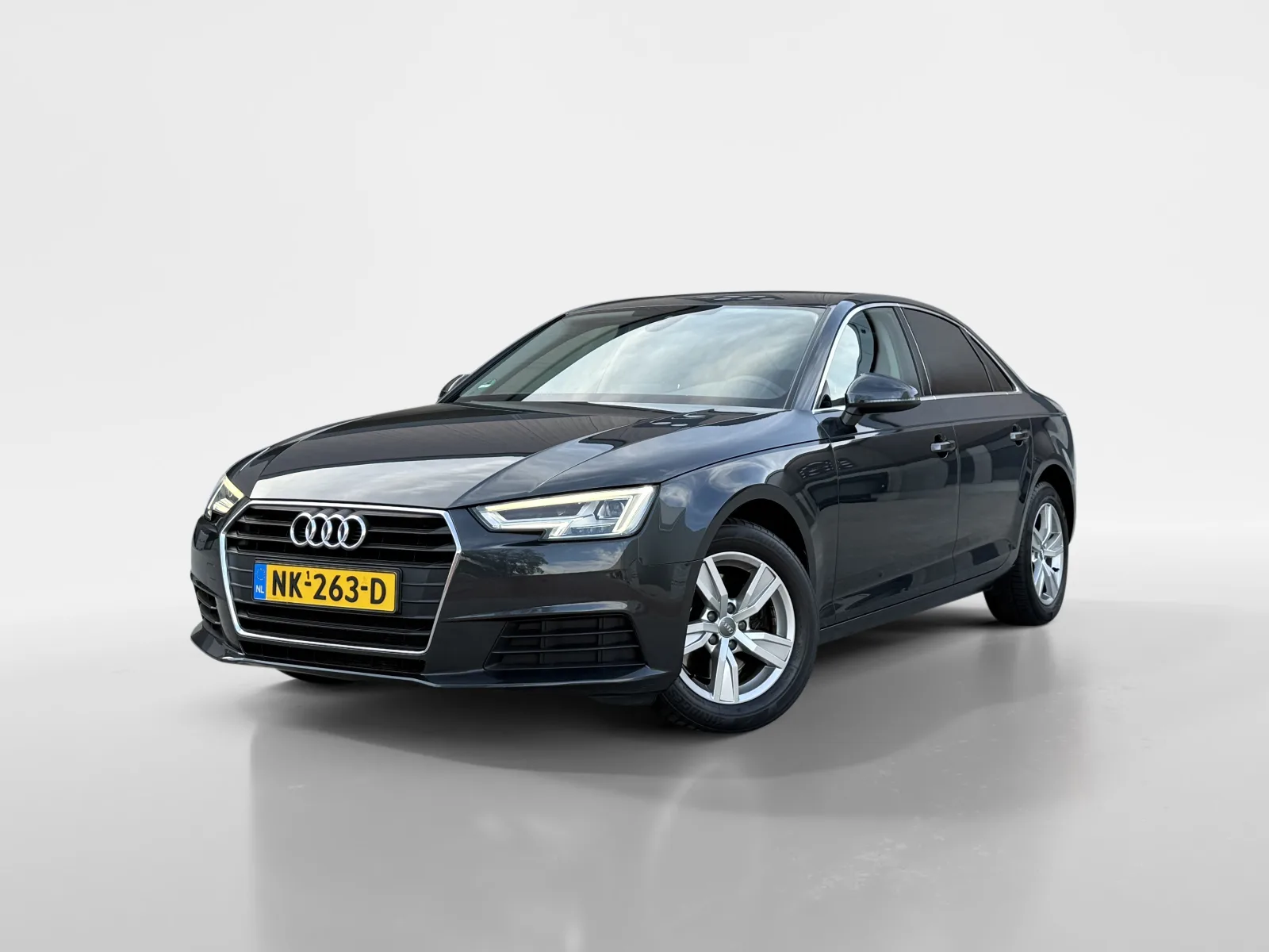 Audi A4 (2017) — foto 1