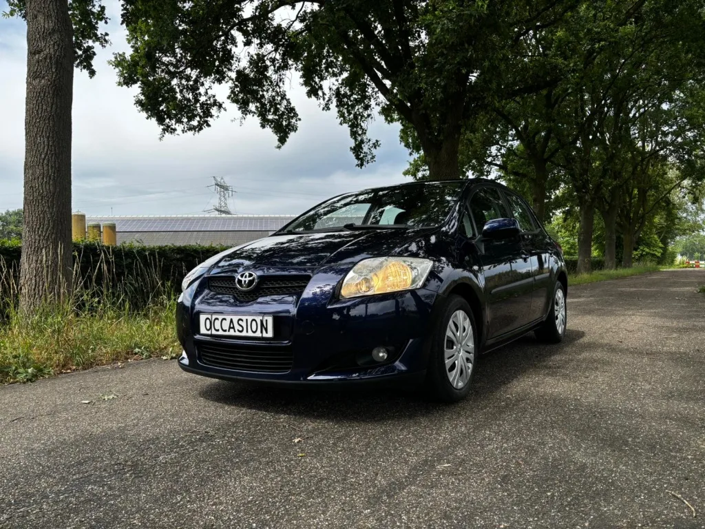 Toyota Auris (2009) — foto 1