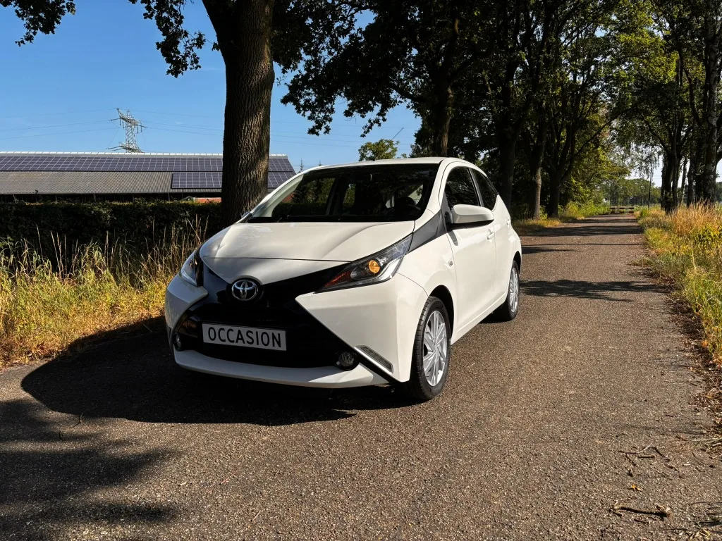 Toyota Aygo (2015) — foto 1