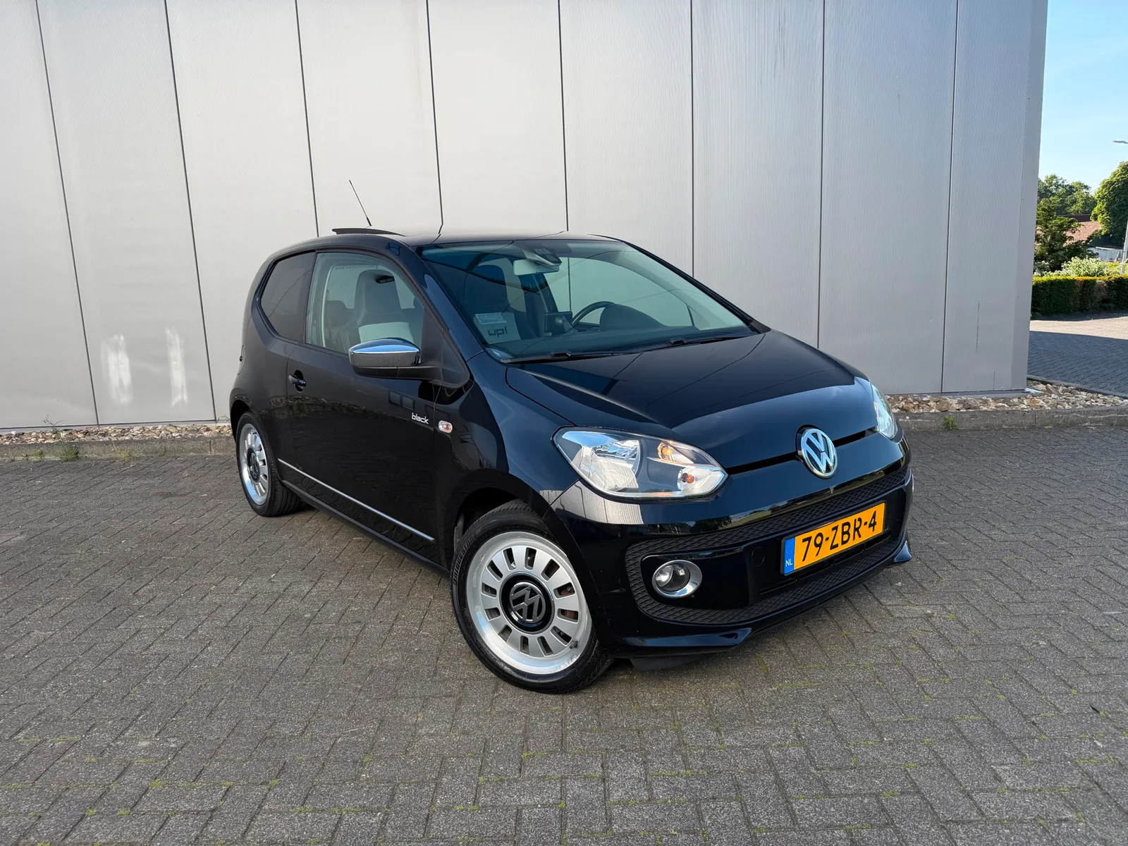 Volkswagen Up! (2012) — foto 1