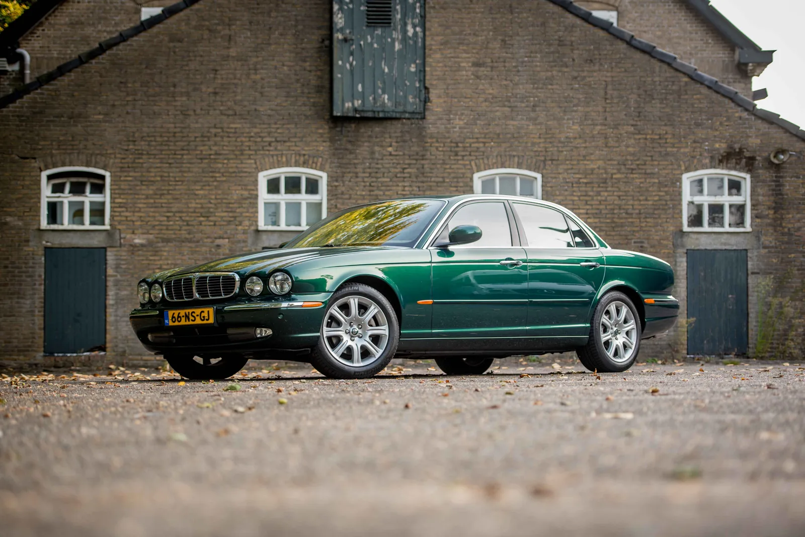 Jaguar XJ (2004) — foto 1
