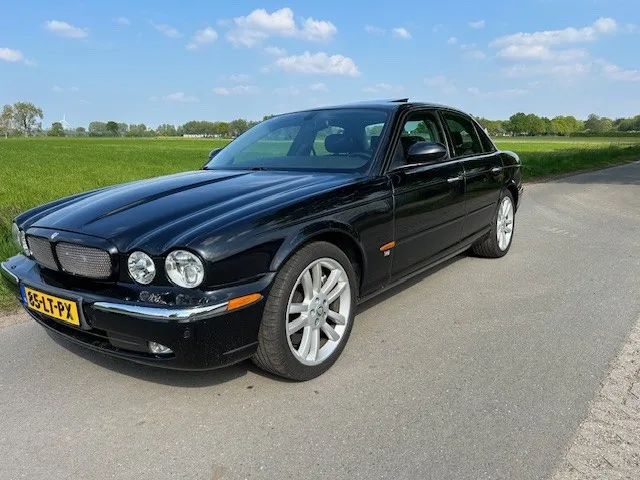 Jaguar XJR (2003) — foto 1