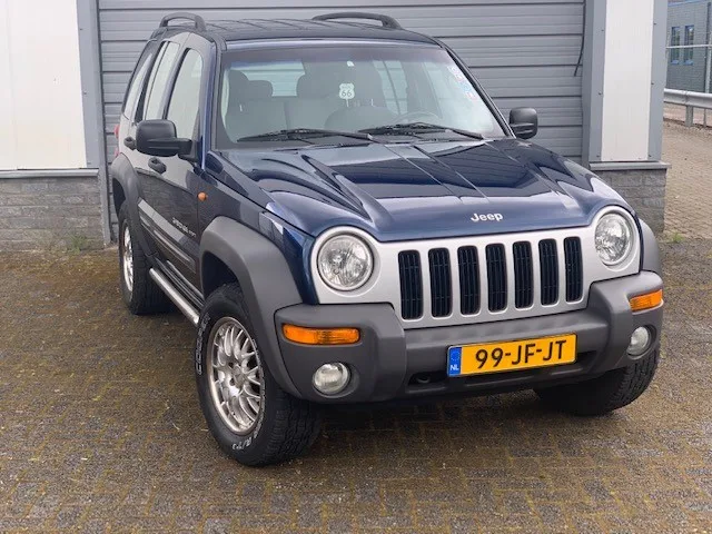 Jeep Cherokee (2002) — foto 1