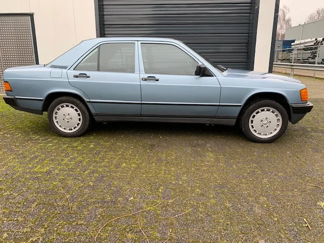 Mercedes-Benz 190-Serie (1986) — foto 1